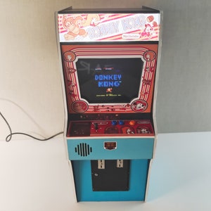 Miniature arcade machine, Donkey Kong game, 1/6 scale Playscale, New Wave Toys image 6
