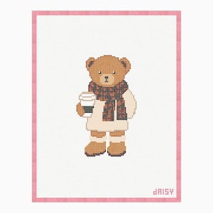 Herbstbär-Stickvorlage, 18-fädiges Stickmuster, gemütlicher Herbstbär mit Kaffee, 7,6 x 12,7 cm (3 x 5 Zoll)