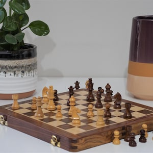 Juego de ajedrez de madera de Sheesham de 12" con laca magnética y plegable para viajes - Juego de ajedrez en miniatura - Juego de tablero de ajedrez plegable - Juego de ajedrez magnético