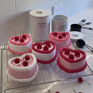 Kirschherz-Kuchen Schmuckschatulle mit Spiegel-gefälschter Vintage-Kuchen-Schmuckschatulle mit Kirsche - Größere Größe