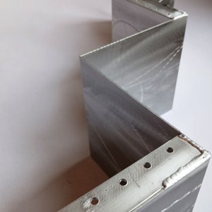 Hanging Metal Zig-Zag Shelf image 6