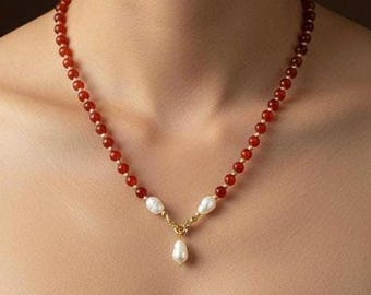 Rode carneoolketting, barok parelaccent, elegant cadeau