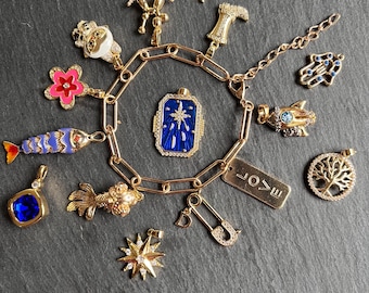 Pulsera de oro con dijes, joyería de latón de inspiración vintage