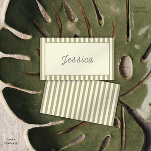 Plantilla de Canva para tarjetas de mesa mediterráneas: diseño editable, plano y plegable, con rayas verde oliva y beige para bodas y eventos costeros - MonikasTemplates
