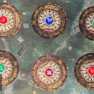 Könnte beinhalten: Sechs kreisförmige Spielmarken mit aufwendigen Designs und farbenfrohen Mittel-Emblemen. Die Marken weisen ein braunes, goldenes und bronzenes Farbschema mit roten, blauen, grünen und rosa Akzenten auf. Der Text "WARHAMMER" ist auf einigen Marken sichtbar.