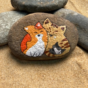 Hand-Painted Cozy Cats Family Stone, painted stones, beach stones, personalized gift, mothers day, gifts for her, Unique Natural Decor