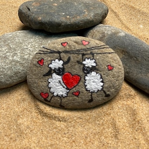 Hand Painted Sheep in Love Stone, painted stones, beach stones, personalized gift, mothers day, gifts for her, Unique Natural Decor