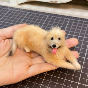 Handcrafted Golden Retriever Memorial Sculpture - 3D Felt Pet Portrait, Realistic Wool Plush Keepsake for Grieving Dog Owners