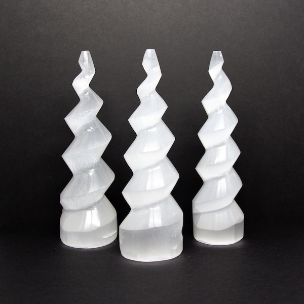 6-calowy selenitowy róg jednorożca: skręcony kryształ księżyca, kamień szlachetny wzmacniający energię