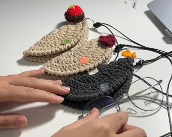 Estuche de crochet para gafas de sol, funda para gafas, adorno para bolso, el mejor regalo hecho a mano, para la vuelta al cole.