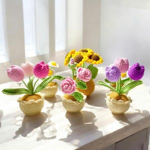 Crochet flower in pot, hand made, personalized gift for teacher, Sunflower in pot, desk decoration, tulip in pot, mother day gift, flower
