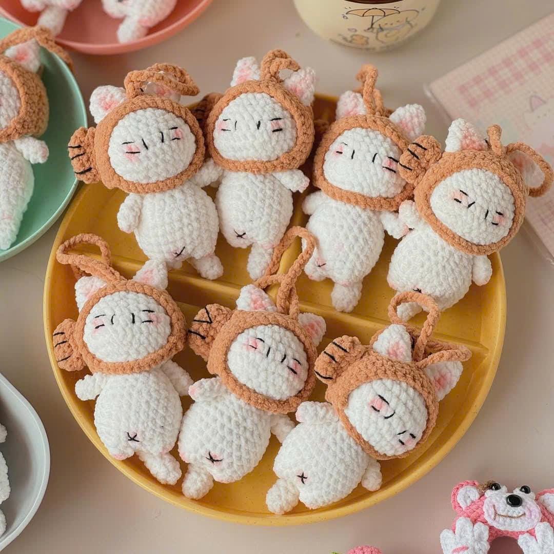 かぎ針編みのかわいい猫のキーホルダー、手作りのミニかぎ針編みの