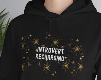 Introvert Rechargeing Hoodie: Przytulna bluza unisex z mieszanki bawełny