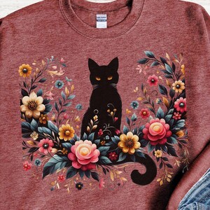 シックな花柄の黒猫スウェットシャツ、心地よいコテージコアクルーネック、猫好きの方へのプレゼントに最適、猫好きのお母さんへの母の日ギフト、ボヘミアン風パンサーシャツ