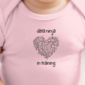 Daten Ninja Baby Body - Programmierer Mama und Papa Geschenk