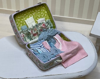 Miniature 1/12 Modern Ladies Travel Suitcase
