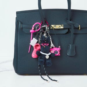 Niedlicher Reisetaschenanhänger Hot Pink Geldbörse Charm Kette Plüsch Hase Handtasche Accessoires Eiffelturm & Gepäck, Seil Taschenanhänger für Geldbörse Charm Set