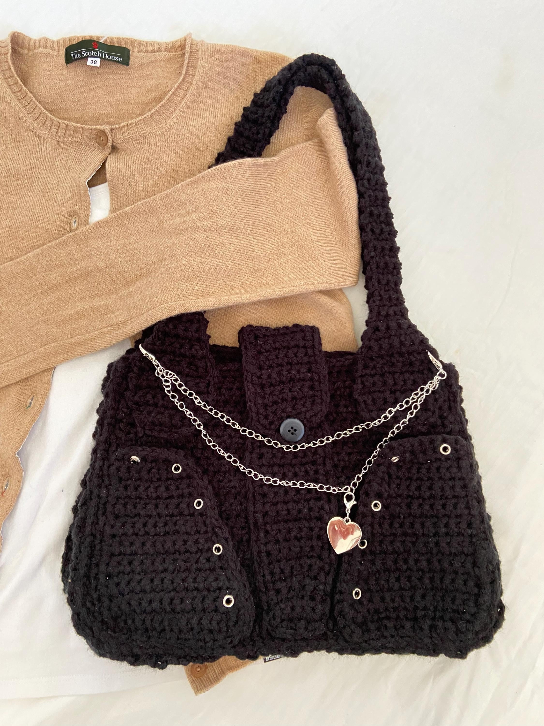 PATTERN: Crochet Y2K Heartlock Shoulder Bag // Punk Goth Hobo