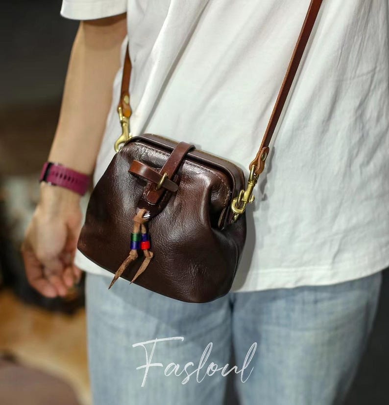 Vintage Leather Doctor Bag – Retro Beaded Clasp, Handmade Cowhide Purse, Small Crossbody & Clutch, Kiss Lock Handbag, Anniversary Gift