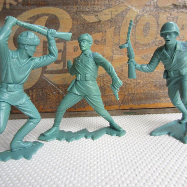 Vintage 1960s Marx Plastic Russian Soldiers WWII Plastimarx made in Mexico