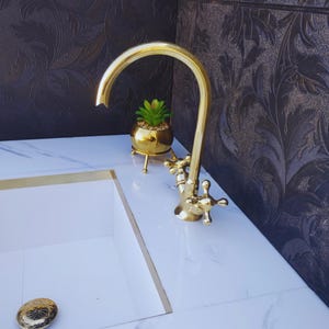 Curved Engraved Unlacquered Gooseneck Faucet,Kitchen & Bathroom Uncoated Brass Faucet, Single Hole Vanity Sink Faucet.