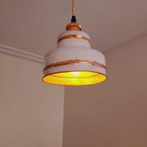 Handgemaakte koperen plafondhanglamp met witte afwerking, industriële verlichting, handgemaakte rustieke kroonluchter, koperen steampunklamp