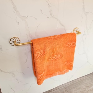 Handcrafted Flower Single Towel Rail – Elegant Polished Brass Wall-Mounted Holder for Bathroom Decor, Vintage Brass Towel Bar.