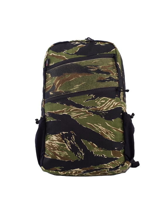 バッグ Camo Tiger Canvas Backpack Vintage Tiger Stripe Camouflage