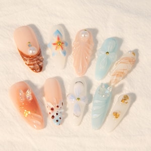 Floral Butterfly Press-On Nails: Elegant Gel Nail Set