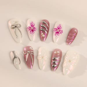 Uñas postizas hechas a mano: uñas largas almendradas Y2K