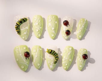3D Marienkäfer Drücken Sie auf die Nägel | Garten Bug Nagel Kunst | Springcore Cottage Nägel | Handbemalte Almond Nägel