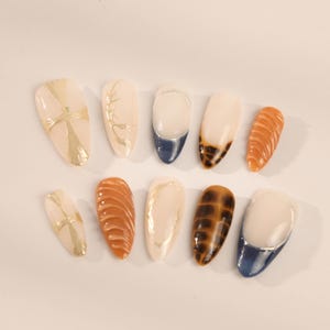 Uñas postizas hechas a mano: estilo almendra larga Y2K