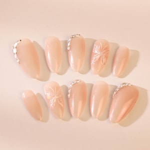 Uñas prensadas de almendra hechas a mano: uñas japonesas, uñas de boda