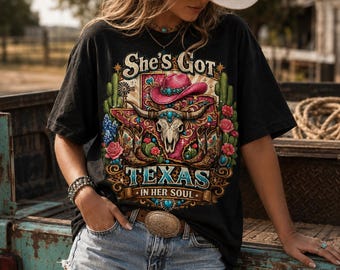 She's Got Texas Heart T-Shirt | Cow Skull, Cowboy Hat, Cactus Western Artwork