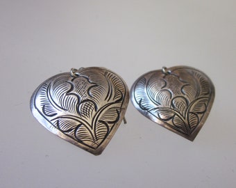 Silver Heart Earrings Thailand Hill Tribe Silver Drop Dangle Earring Etched Metal Earrings Romance Silver Dangle Heart