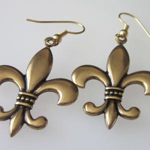 Fleur De Lis Earrings, French Lily, Brass Earrings, Antiqued Gold, Metal Dangle Earrings, Coat of Arms, Renaissance Jewelry