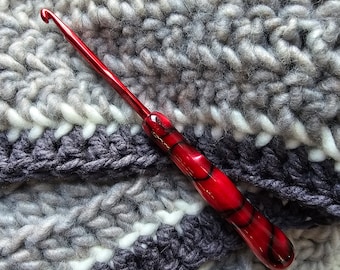 Crochet Hook with Color Coordinated Hand Turned Acrylic Handle - 5.5mm, Letter I - Sunset Turnings