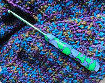 Crochet Hook with Color Coordinated Hand Turned Acrylic Handle - 4mm, Letter G - Sunset Turnings