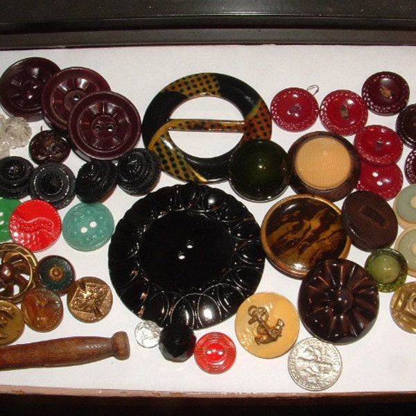wow lot- ANTIQUE BUTTONS- 1920s 1930s vintage celluloids metals plastics some glass-  authentic old