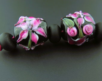 Lampwork Bead Set Black Glass with Pink Lilies