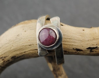 Anillo de plata de ley con rubí, talla 7 1/4