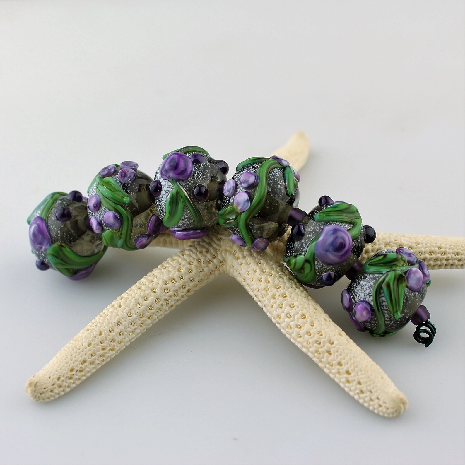 Lila Grüne Und Gelbe Babypartydekorationen : Lila Und Gelbe Blume In