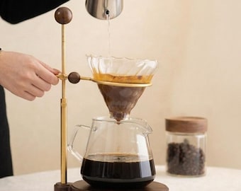 Soporte para café de nogal y latón con gotero ajustable para los rituales matutinos, decoración de cocina estilo cafetería / Regalo para amantes del café