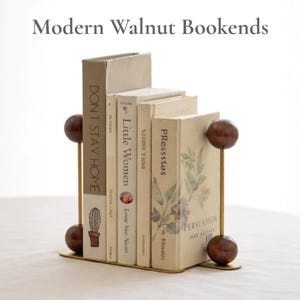 Juego de sujetalibros de nogal macizo: soportes de madera esculturales con base de latón, decoración estética para estanterías, regalo para amantes de los libros.