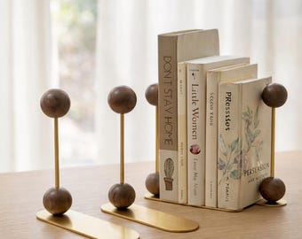 Walnoothouten boekensteunen met messing basis – moderne minimalistische bureauboekensteunen, massief houten en metalen boekensteun voor thuiskantoor of studeerkamer
