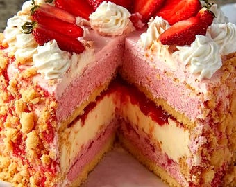 Domowy tort truskawkowy z kremem waniliowym, deser urodzinowy