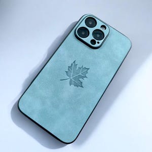 Lederhülle mit Ahornblatt Design Schutz Case Handyhülle Hülle Apple iPhone 16/ 15 / 14 / 13 / 12 / 11 / X / 8 / 7 / SE Pro Max Stoßfest