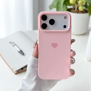 Mooi, eenvoudig hoesje met hartlogo in diverse kleuren voor Apple iPhone 17 / 16 / 15 / 14 / 13 / 12 / 11 / X / 8 / 7 / SE Pro Max. Schokbestendig.