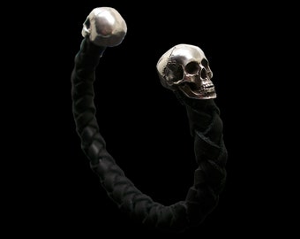 Bracelet tête de mort, bracelet tête de mort en argent sterling, bracelet manchette en argent, cuir tressé à la main, bracelet manchette ouvert, Silveralexa