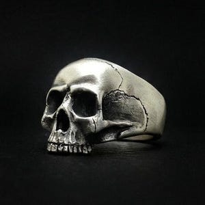 Anello con teschio, anello in argento sterling con teschio Keith Richards, anello con teschio anatomico, finitura spazzolata, tutte le taglie, Silveralexa